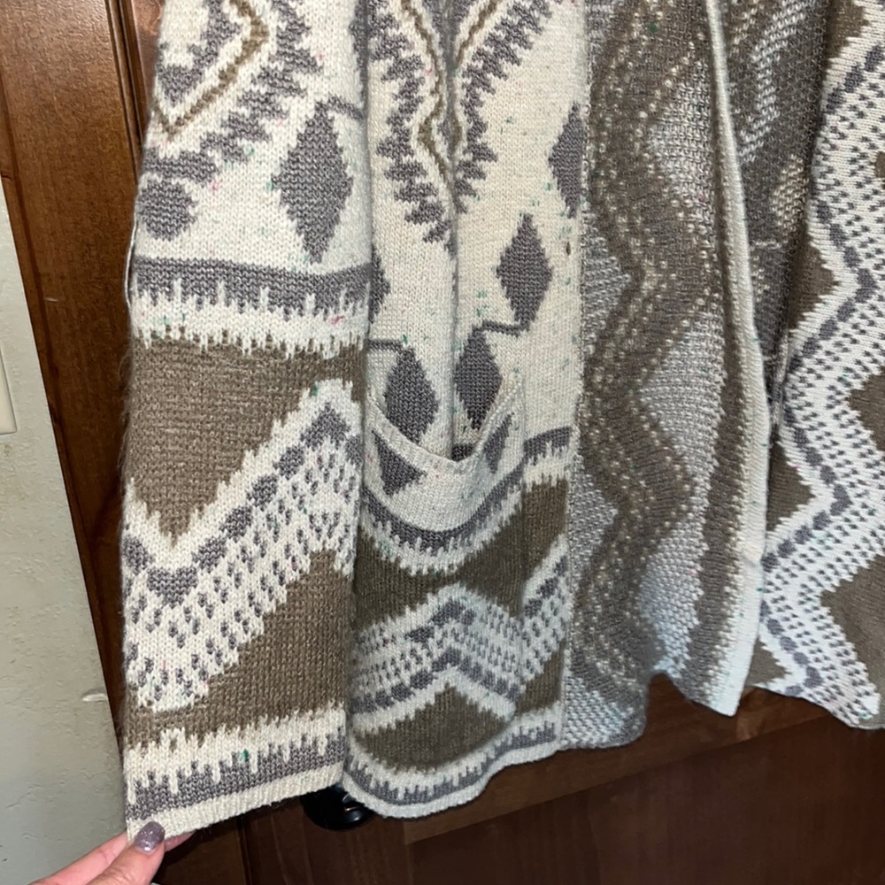 EUC Lovestitch Medium sweater cardigan Neutral colors - Picture 5 of 10